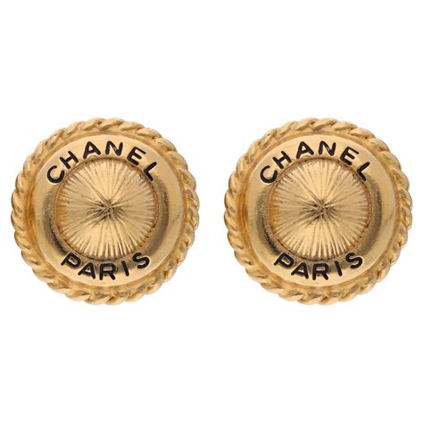 chanel ear clip